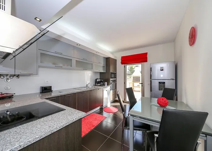 Lusitano Apartment *